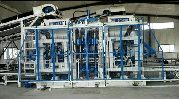 全自動砌塊成型機技術特點