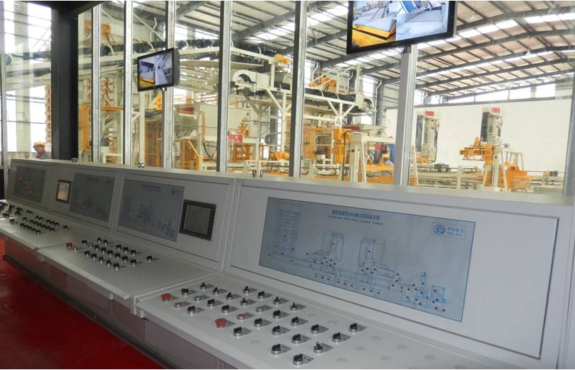 空心磚制磚機、多孔空心磚機中央電器控制室 空心磚制磚機、多孔空心磚機中央電器控制室