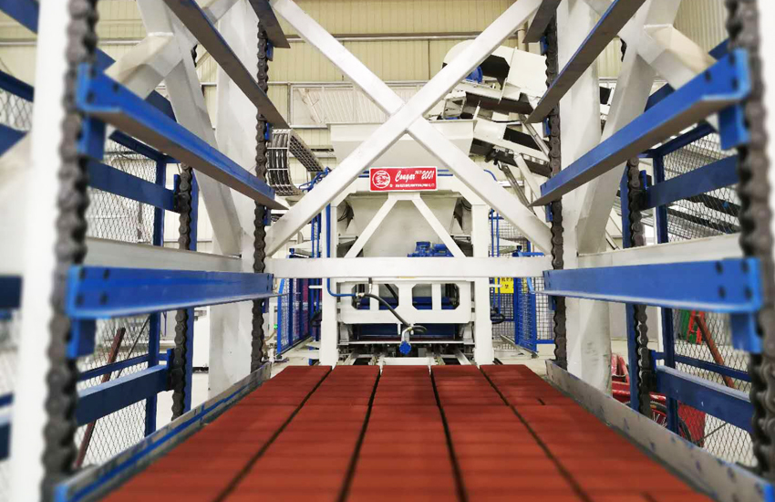 人行道透水磚設備:設備與原料是生產制品的決定性因素